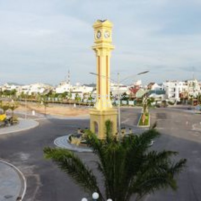 Lô đường đôi 24m, ngay vòng xoay cầu xéo.