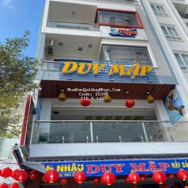 Ngang 8m vào 7m nở hậu 12m dài 30m