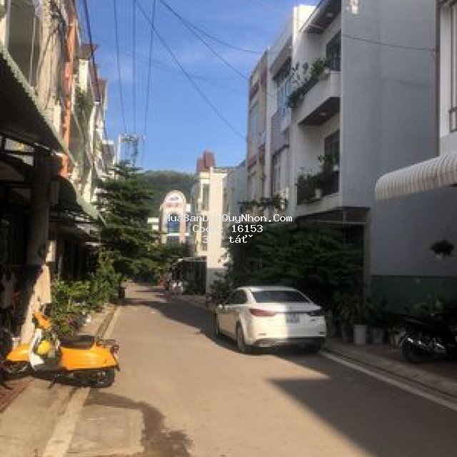 Nhà mặt tiền tttp-gần biển và khu du lịch