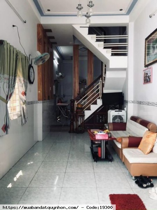 Bán căn nhà 2 tầng hẻm Rộng 2,3m p-Quang Trung-TTTP Quy Nhơn - Kết cấu : nhà 2 tầng xây - Diện tích: 30,3 m2 - Gia bán: 1 tỷ 599 tl