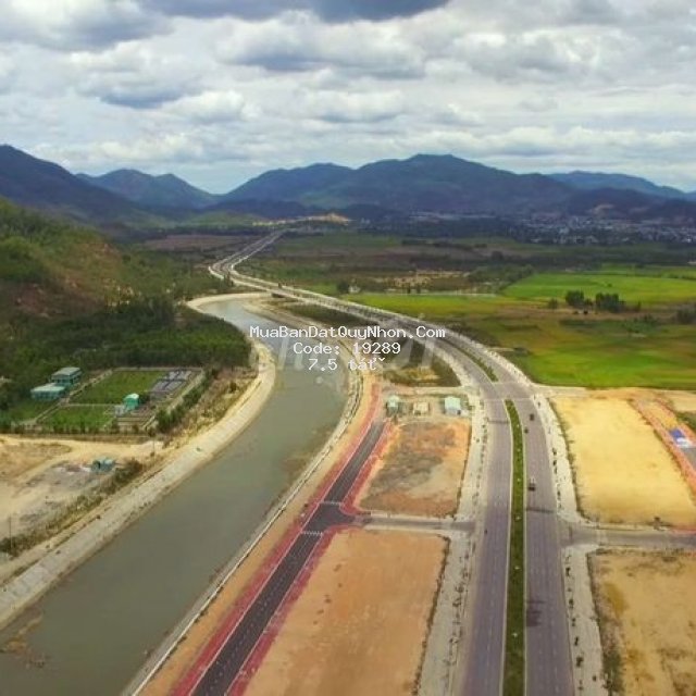 Bán lô đất góc ômcua 2 mặt tiền view sông long vân