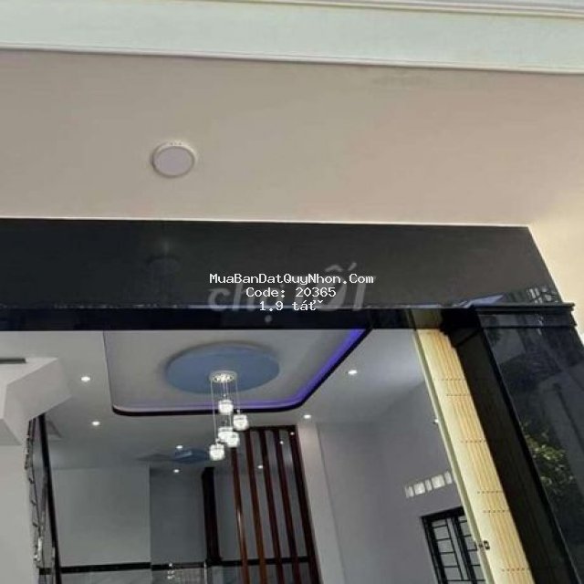 Bán nhà 2 tầng ôm góc 2 mặt hẻm giá 1,9 tỉ