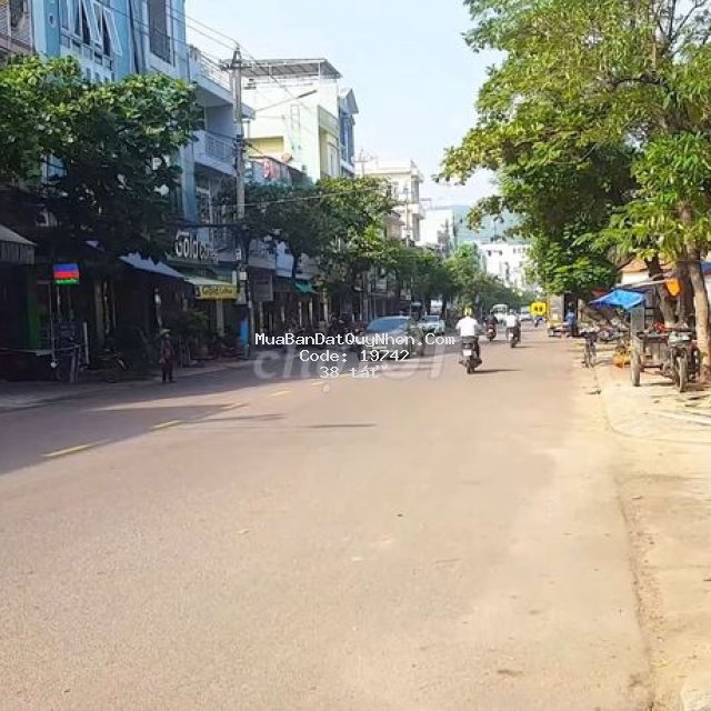 Bán nhà 3 tầng mặt tiền trần hưng đạo ngang 40m