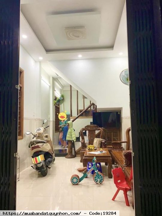 Bán nhà căn góc ra biển Quy Nhơn vài bước chân - kết cấu 3 tầng - 3PN, 3WC - hướng Đông Nam Bán nhà căn góc ra biển Quy Nhơn vài bước chân - kết cấu 3 tầng - 3PN, 3WC - hướng Đông Nam