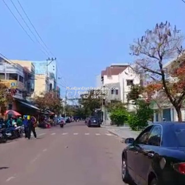 Bán nhà mặt tiền trần cao vân ngang 10m giá 42 tỉ