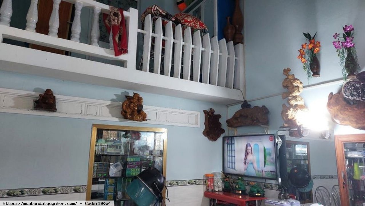 Bán nhà ôm cua 3 mặt hẻm Trần Hưng Đạo_P Hải Cảng_Quy Nhơn - - Diện tích: 46m2 ngang 6,7m - - Kết cấu nhà mê lỡ - Giá: 1 tỷ 450 triệu