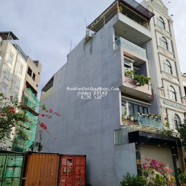 Bán nhà phố 3 tầng 1 tum tặng nội thất trung tâm quy nhơn dt: 115m2