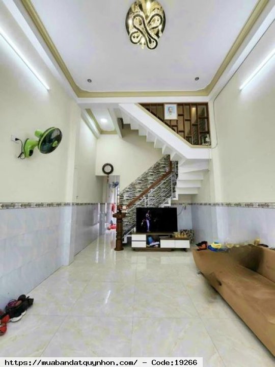 Bán nhà sau 1 căn Mặt Tiền đường Nguyễn Thái Học, P Lê Hồng Phong, Quy Nhơn - DT: 40,5m2 - 1 mê trên lợp, 2pn, 2wc - Giá 2tỷ 590 triệu