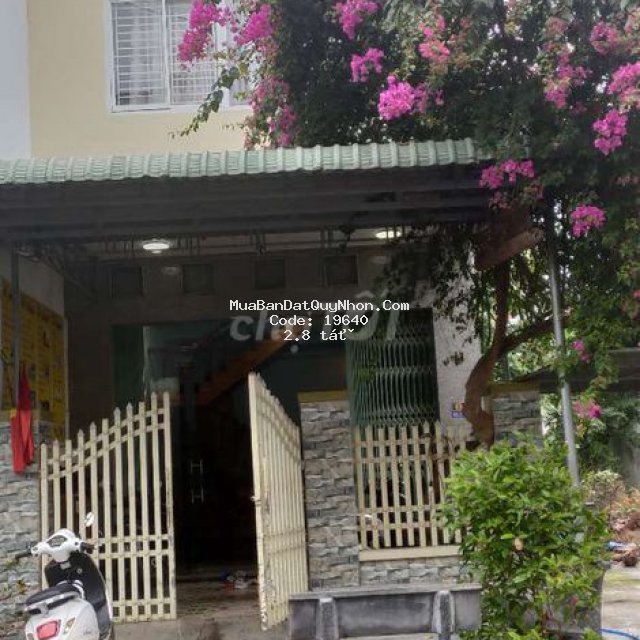 Bán nhà trung tâm thị trấn phú phong