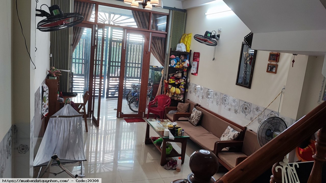 Cần bán nhà mặt tiền đường Nguyễn Hiền, Phường Đống Đa, tp Quy Nhơn - Diện tích : 59,5 m2, 3pn, 2wc - Hướng: Tây Nam - Giá bán: 3,3 tỷ Cần bán nhà mặt tiền đường Nguyễn Hiền, Phường Đống Đa, tp Quy Nhơn - Diện tích : 59,5 m2, 3pn, 2wc - Hướng: Tây Nam - Giá bán: 3,3 tỷ