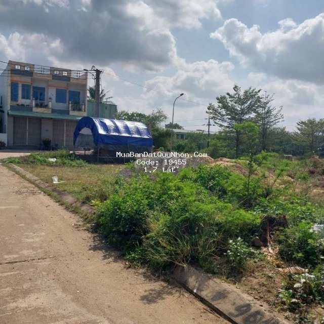 Chính chủ bán lô đất 2 mặt tiền full thổ cư