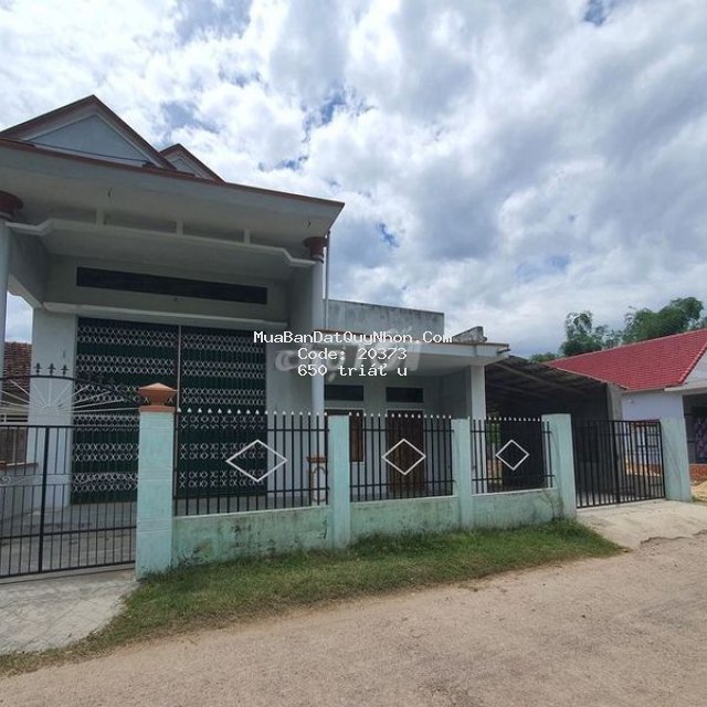 Chính chủ cần bán gấp căn nhà nằm trên trục đường liên xã.phù cát