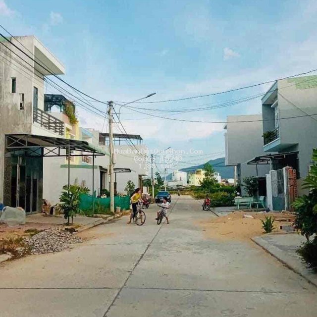 Lô đất đẹp ngay trường đh quang trung gần chợ dinh