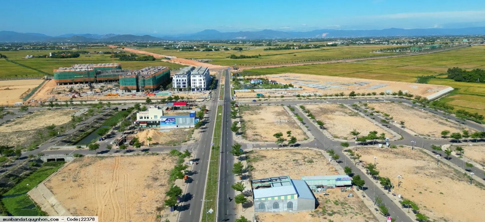 Đất thổ cư ngay trung tâm khu kinh tế Cát Tiến. Đường nhựa rộng 12m có vỉa hè đẹp