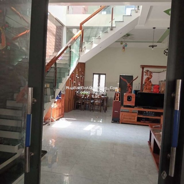 Nhà ở mặt tiền đường lộ