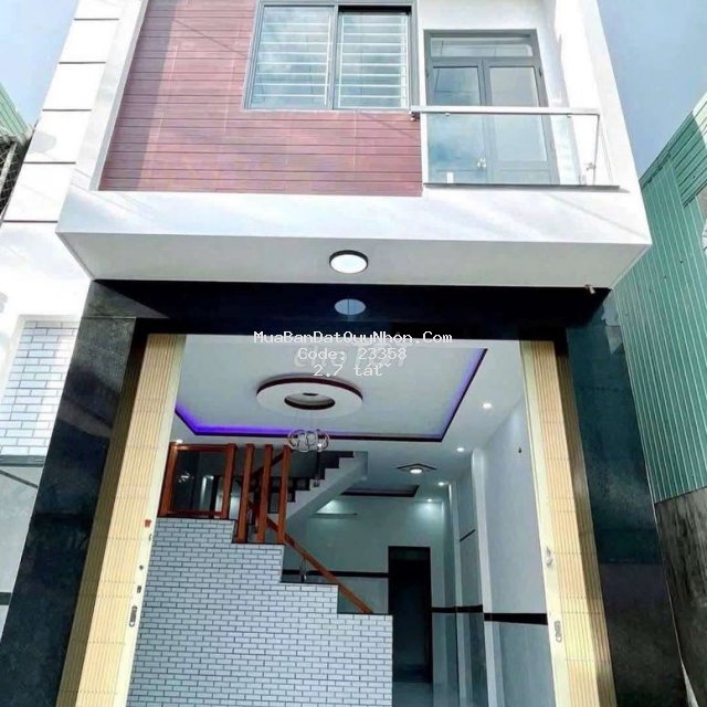 Nhà phố gần tháp đôi mới xây dựng