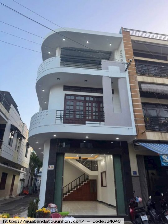 Bán nhà 3 tầng căn góc 2 mặt tiền tp quy nhơn vị trí kinh doanh