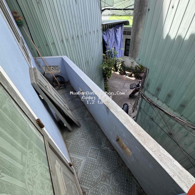 Nhà ngay cây xăng trần hưng đạo