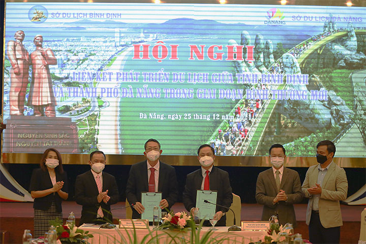 Ngành du lịch hai địa phương ký kết biên bản ghi nhớ hợp tác phát triển trong tình hình mới