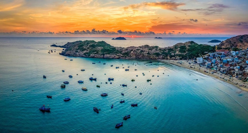 Quy Nhơn là điểm đến du lịch mới nổi thu hút khách du lịch trong nước và quốc tế